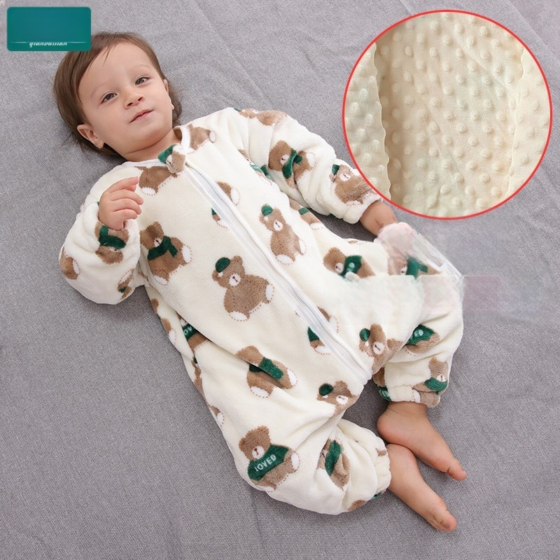 Kūdikio miego maišelis - velūro audinys, vidinė danga velūras, poliesterio užpildas, išsiuvinėtas raštas, žiemai