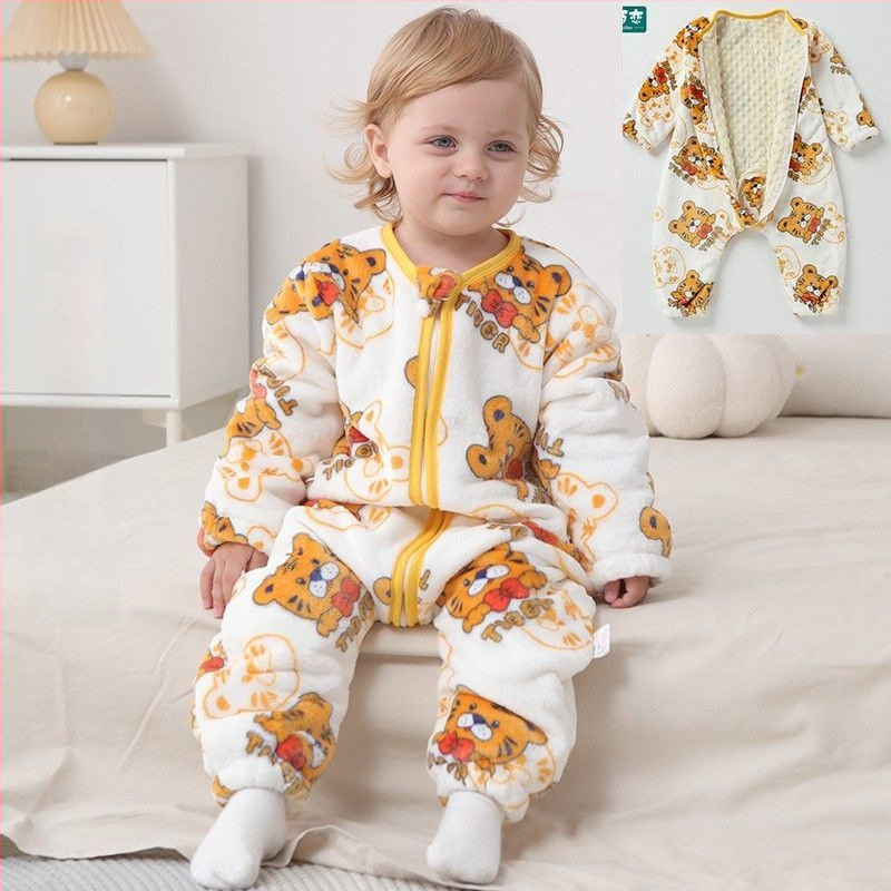 Kūdikio miego maišelis - velūro audinys, vidinė danga velūras, poliesterio užpildas, išsiuvinėtas raštas, žiemai