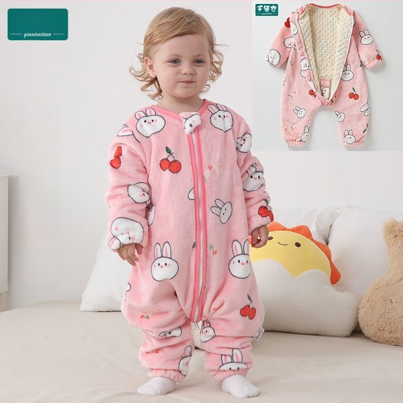 Kūdikio miego maišelis - velūro audinys, vidinė danga velūras, poliesterio užpildas, išsiuvinėtas raštas, žiemai