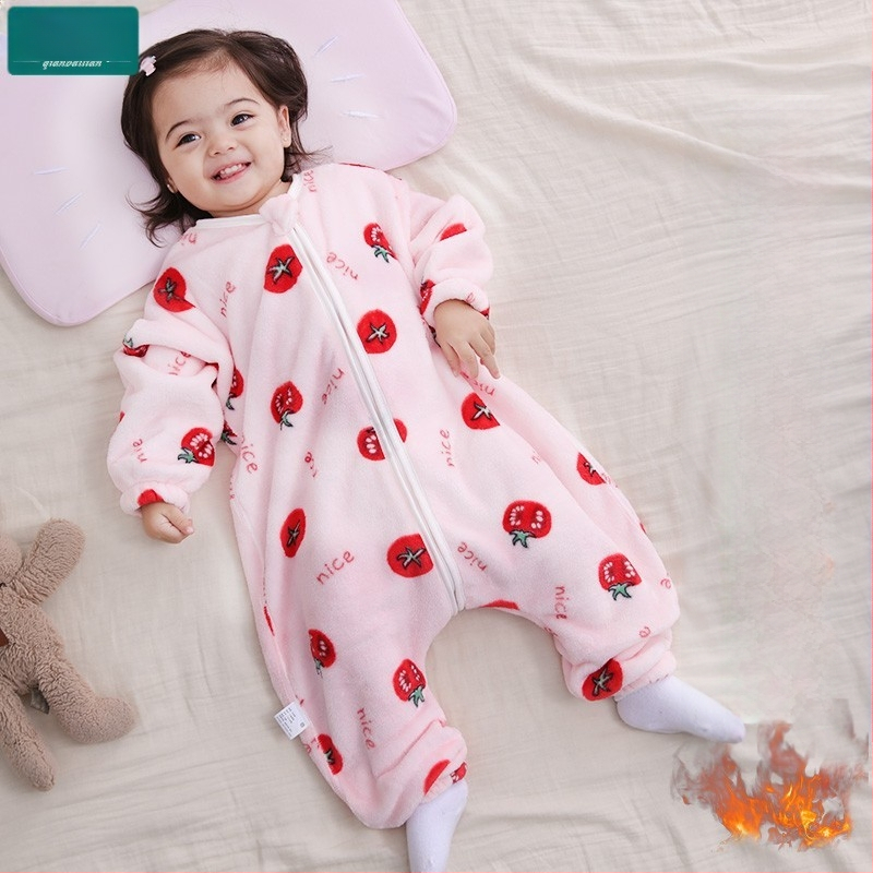 Kūdikio miego maišelis - velūro audinys, vidinė danga velūras, poliesterio užpildas, išsiuvinėtas raštas, žiemai