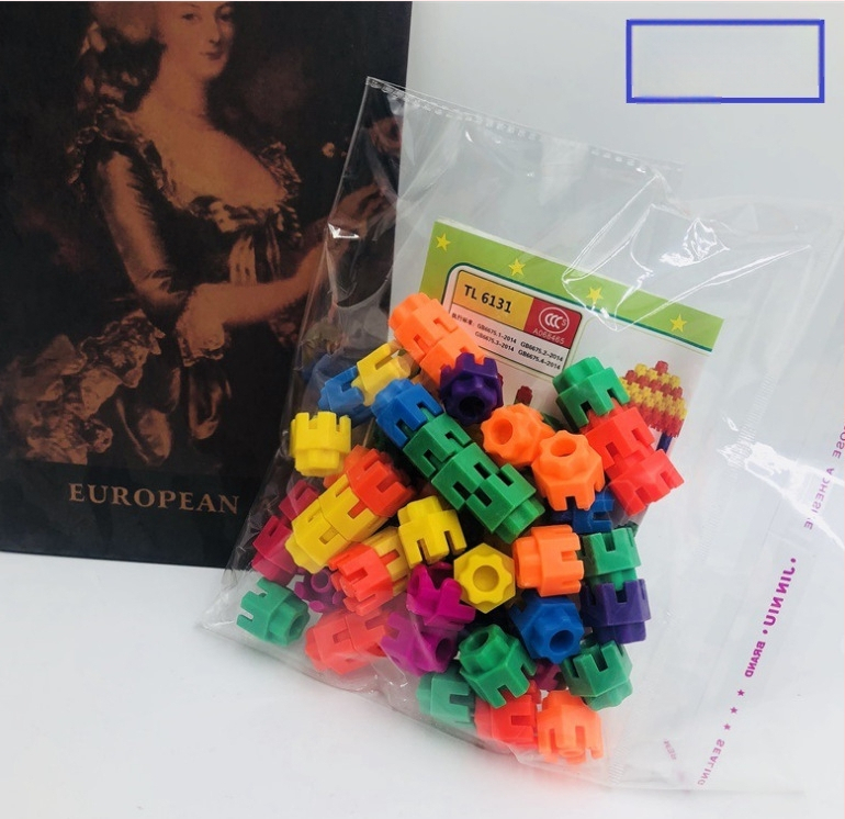 Φωτεινό παιχνίδι με κουτί-τυφλό; υλικό: πλαστικό; συσκευασία: Opp σακούλα; ηλικία: 15–35 ετών; λειτουργία: φωτισμός