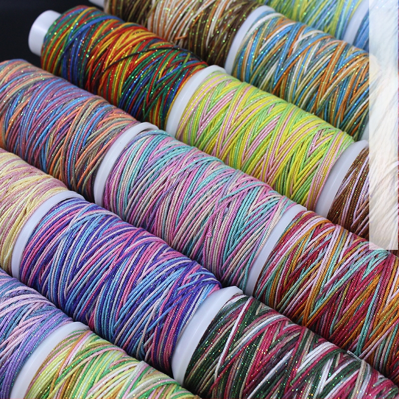 Gradientiškai dažytas medvilninis siūlas su auksine siūle, rankomis mezgta DIY papuošalų virvė (Medžiaga: medvilninis siūlas + poliesteris + auksinė siūlė; Apdorojimo technologija: rankų mezgimas; Kilmė: Jinhua; Stilius: originalus dizainas)