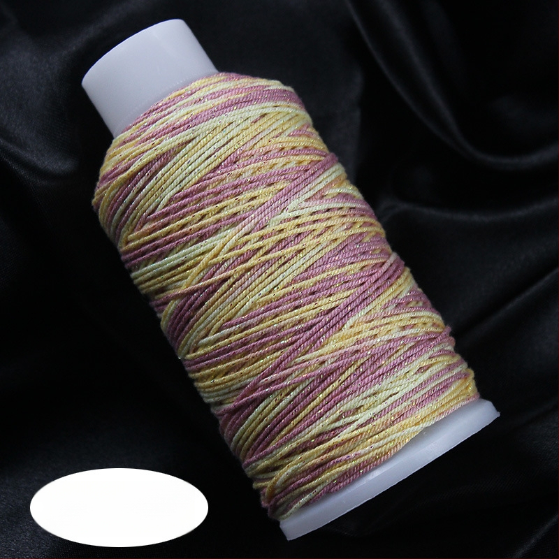 Gradientiškai dažytas medvilninis siūlas su auksine siūle, rankomis mezgta DIY papuošalų virvė (Medžiaga: medvilninis siūlas + poliesteris + auksinė siūlė; Apdorojimo technologija: rankų mezgimas; Kilmė: Jinhua; Stilius: originalus dizainas)