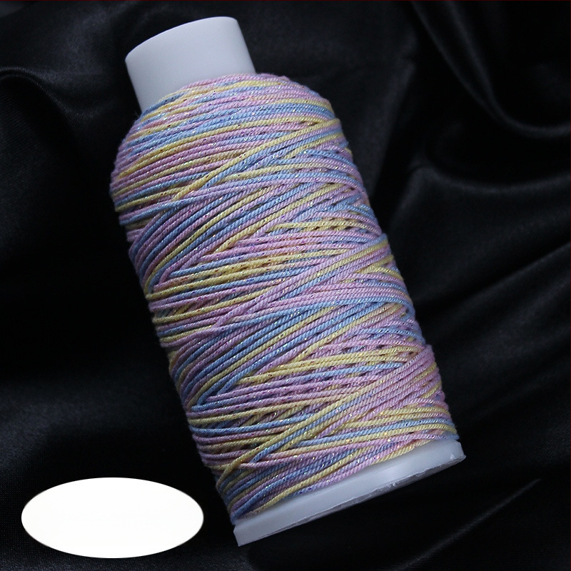 Gradientiškai dažytas medvilninis siūlas su auksine siūle, rankomis mezgta DIY papuošalų virvė (Medžiaga: medvilninis siūlas + poliesteris + auksinė siūlė; Apdorojimo technologija: rankų mezgimas; Kilmė: Jinhua; Stilius: originalus dizainas)