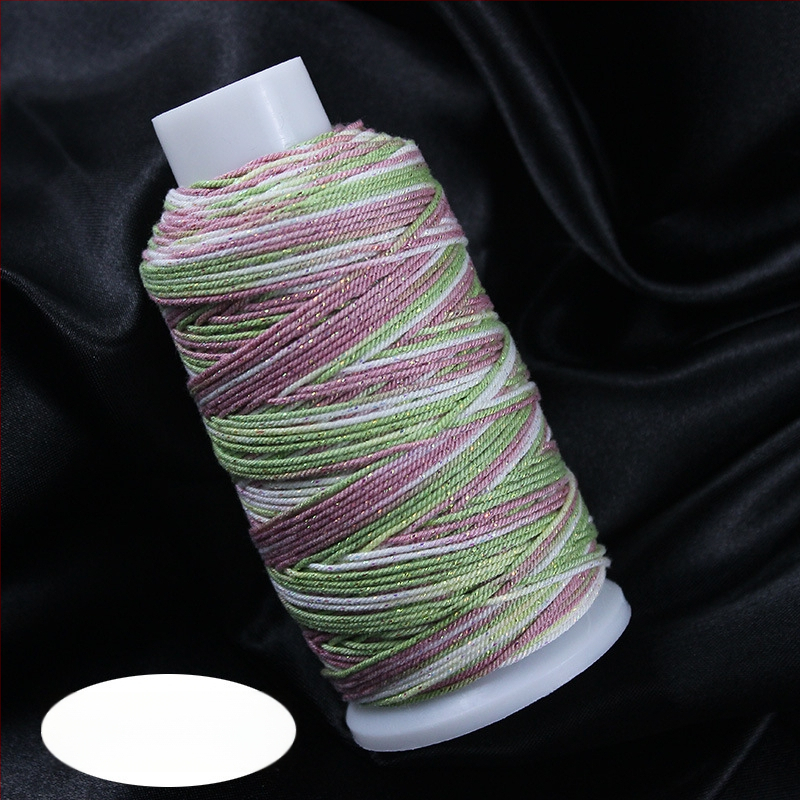 Gradientiškai dažytas medvilninis siūlas su auksine siūle, rankomis mezgta DIY papuošalų virvė (Medžiaga: medvilninis siūlas + poliesteris + auksinė siūlė; Apdorojimo technologija: rankų mezgimas; Kilmė: Jinhua; Stilius: originalus dizainas)