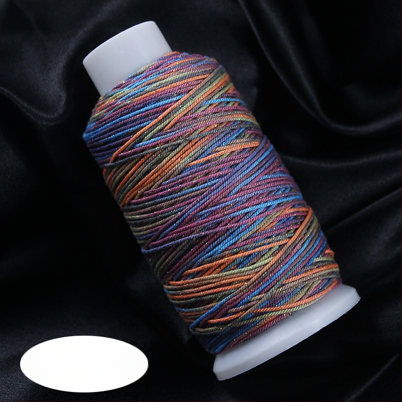 Gradientiškai dažytas medvilninis siūlas su auksine siūle, rankomis mezgta DIY papuošalų virvė (Medžiaga: medvilninis siūlas + poliesteris + auksinė siūlė; Apdorojimo technologija: rankų mezgimas; Kilmė: Jinhua; Stilius: originalus dizainas)