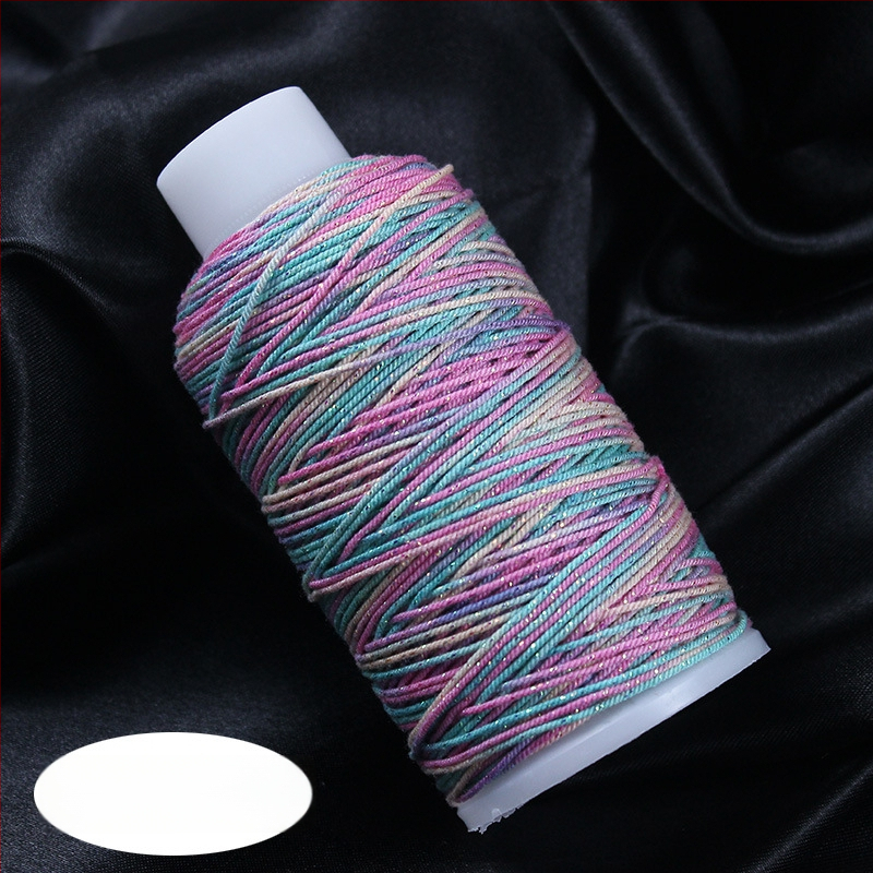 Gradientiškai dažytas medvilninis siūlas su auksine siūle, rankomis mezgta DIY papuošalų virvė (Medžiaga: medvilninis siūlas + poliesteris + auksinė siūlė; Apdorojimo technologija: rankų mezgimas; Kilmė: Jinhua; Stilius: originalus dizainas)