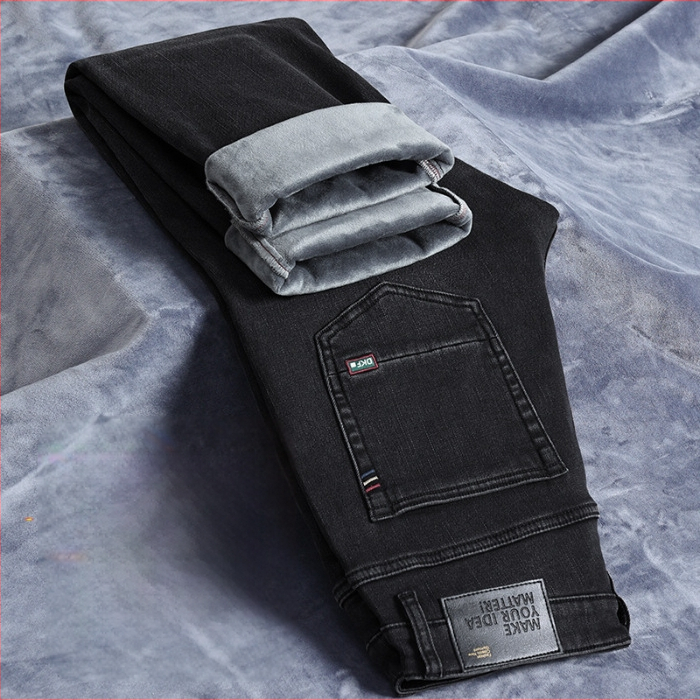 Vīriešu džinsi ar taisu piegriezumu no denima, flīsa oderē, vidējā josta, mikroelastiskums, piecu kabatu dizains