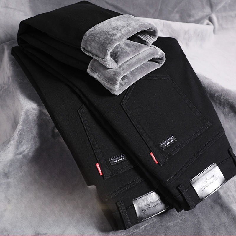 Vīriešu džinsi ar taisu piegriezumu no denima, flīsa oderē, vidējā josta, mikroelastiskums, piecu kabatu dizains