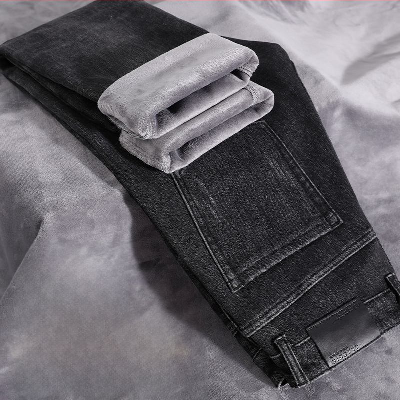 Vīriešu džinsi ar taisu piegriezumu no denima, flīsa oderē, vidējā josta, mikroelastiskums, piecu kabatu dizains