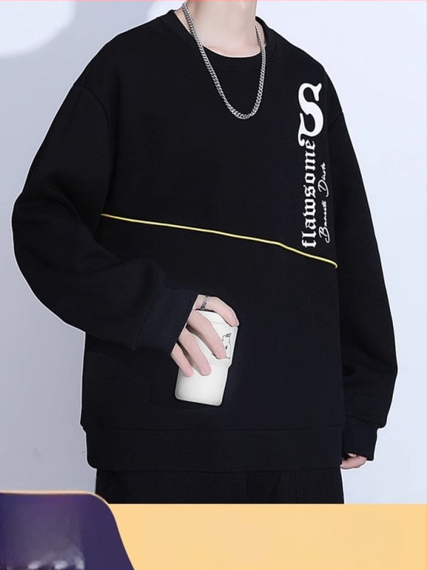 Megztinis su animaciniu piešiniu, medvilnės/polesterio mišinio (63% medvilnė, 37% poliesteris), apvali kaklo linija, ilgos rankovės, aptemptas kirpimas, tinkamas visiems metų laikams.