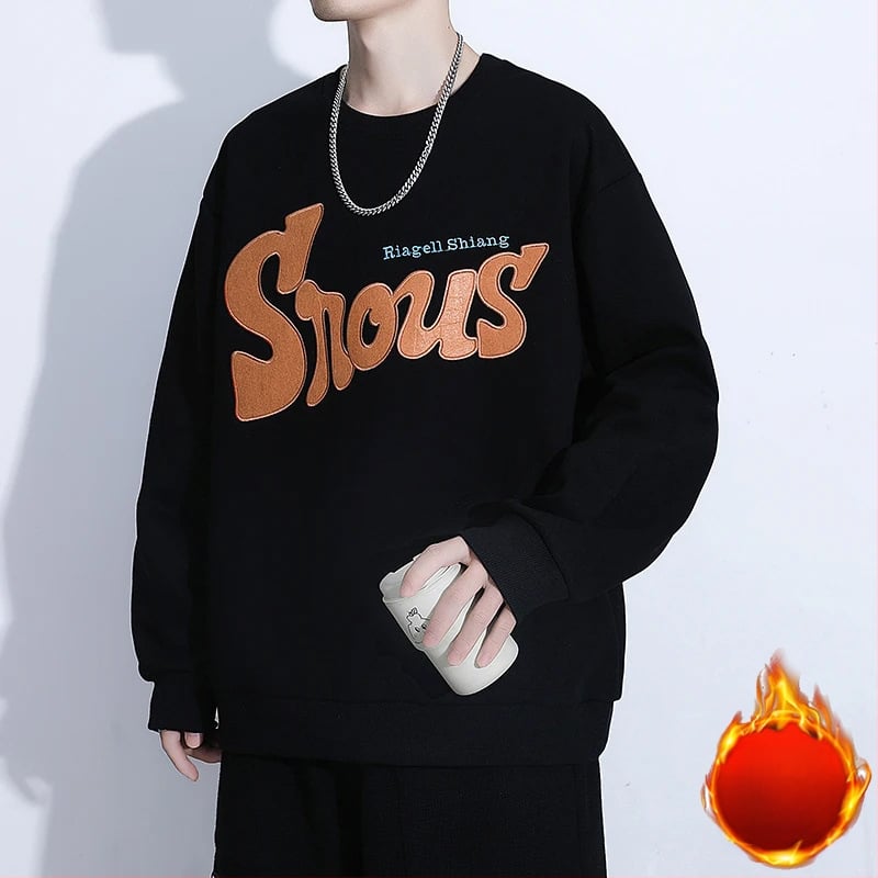 Megztinis su animaciniu piešiniu, medvilnės/polesterio mišinio (63% medvilnė, 37% poliesteris), apvali kaklo linija, ilgos rankovės, aptemptas kirpimas, tinkamas visiems metų laikams.