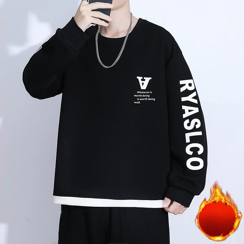 Megztinis su animaciniu piešiniu, medvilnės/polesterio mišinio (63% medvilnė, 37% poliesteris), apvali kaklo linija, ilgos rankovės, aptemptas kirpimas, tinkamas visiems metų laikams.