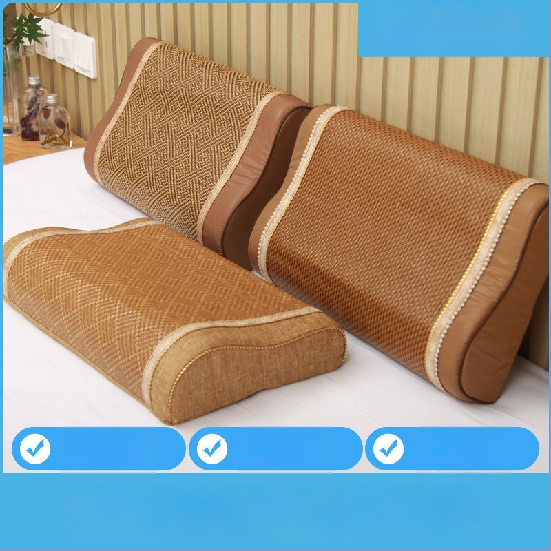 Medvilninis pagalvių užvalkalas, paprasto audimo (plokščio pynimo) audinys, reaktyvus dažymas, šiuolaikiškas minimalistinis stilius.