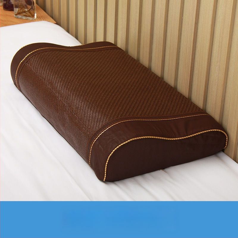 Medvilninis pagalvių užvalkalas, paprasto audimo (plokščio pynimo) audinys, reaktyvus dažymas, šiuolaikiškas minimalistinis stilius.