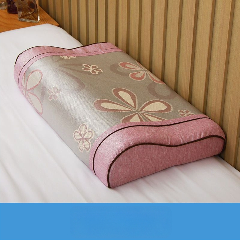 Medvilninis pagalvių užvalkalas, paprasto audimo (plokščio pynimo) audinys, reaktyvus dažymas, šiuolaikiškas minimalistinis stilius.