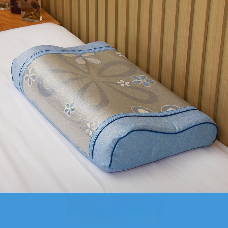 Medvilninis pagalvių užvalkalas, paprasto audimo (plokščio pynimo) audinys, reaktyvus dažymas, šiuolaikiškas minimalistinis stilius.