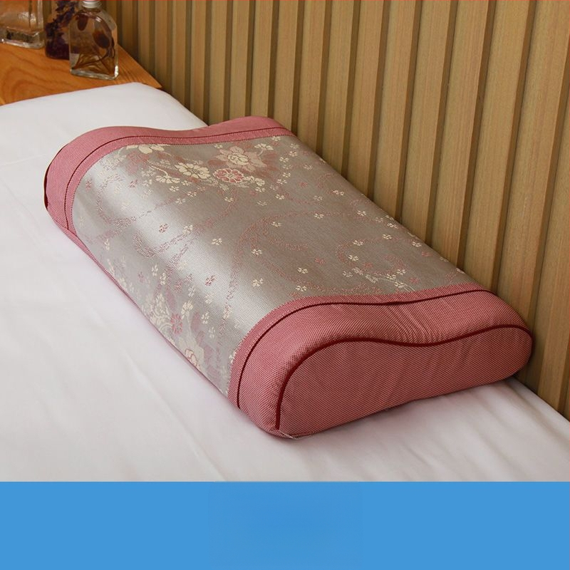 Medvilninis pagalvių užvalkalas, paprasto audimo (plokščio pynimo) audinys, reaktyvus dažymas, šiuolaikiškas minimalistinis stilius.