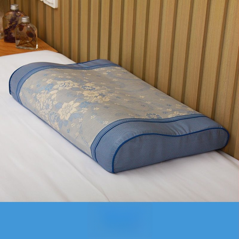 Medvilninis pagalvių užvalkalas, paprasto audimo (plokščio pynimo) audinys, reaktyvus dažymas, šiuolaikiškas minimalistinis stilius.