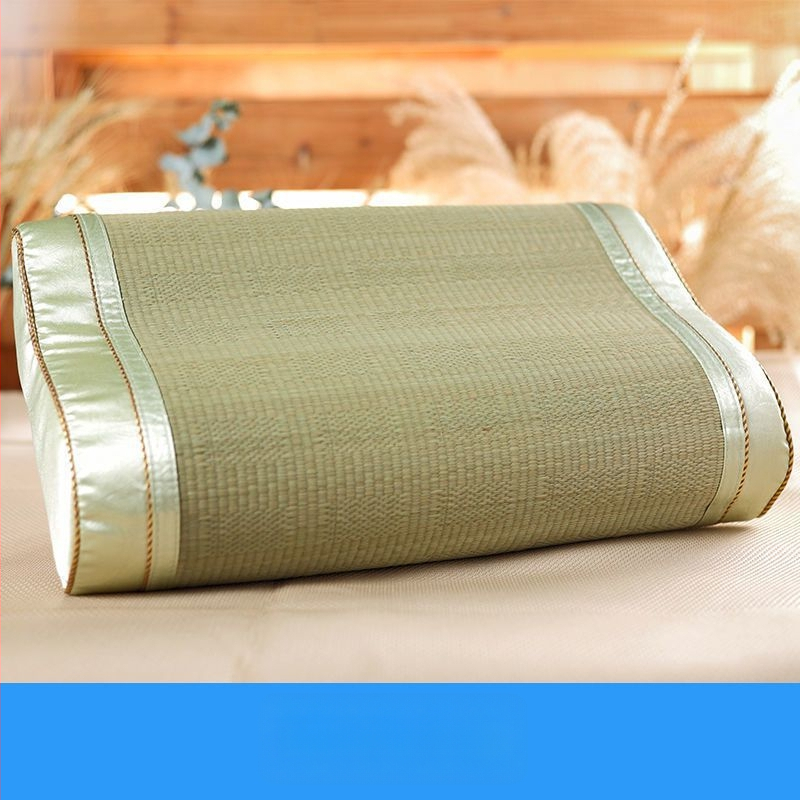 Medvilninis pagalvių užvalkalas, paprasto audimo (plokščio pynimo) audinys, reaktyvus dažymas, šiuolaikiškas minimalistinis stilius.