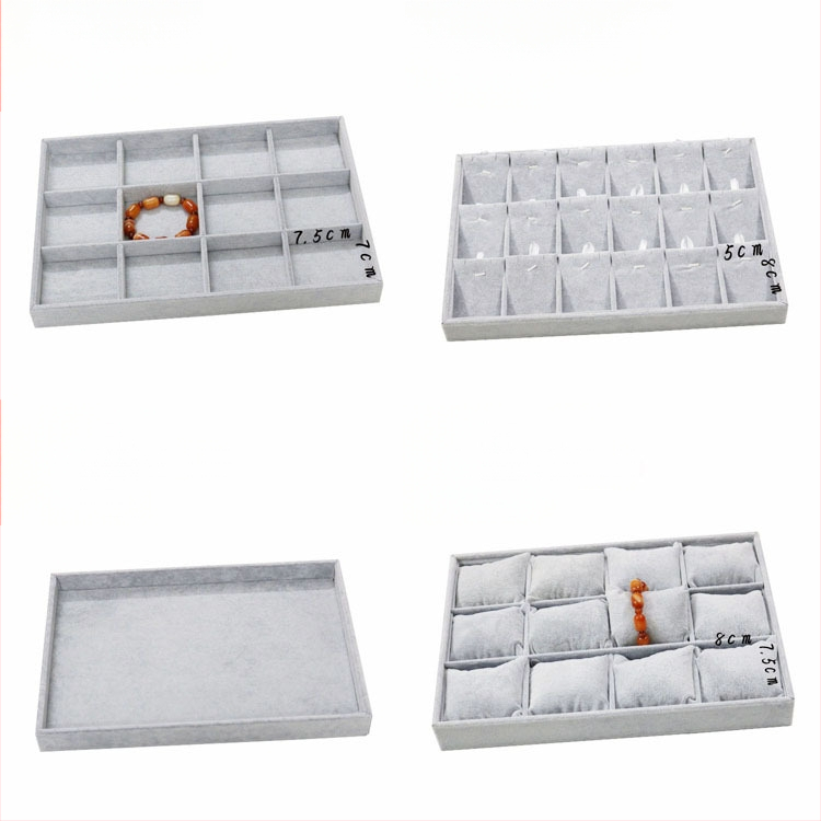 Metāla rotaslietu izstādes trauks ar 12 nodalījumiem – gredieniem, kaklarotām, rokassprādzēm un kuloniem; mākslinieciskais stils, izcelsme: Jilin, 2025. gada pavasaris