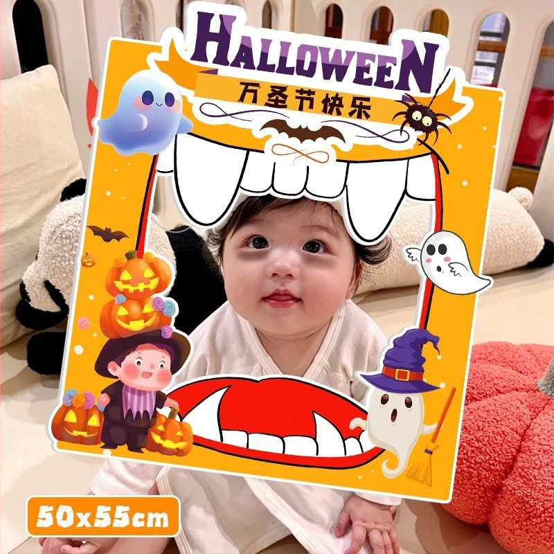 Helovyno scenos fonas su moliūgų tema, dekoracijos parduotuvės ar baro įėjimui – nuotraukų rekvizitai, medžiaga: šilko gėlės