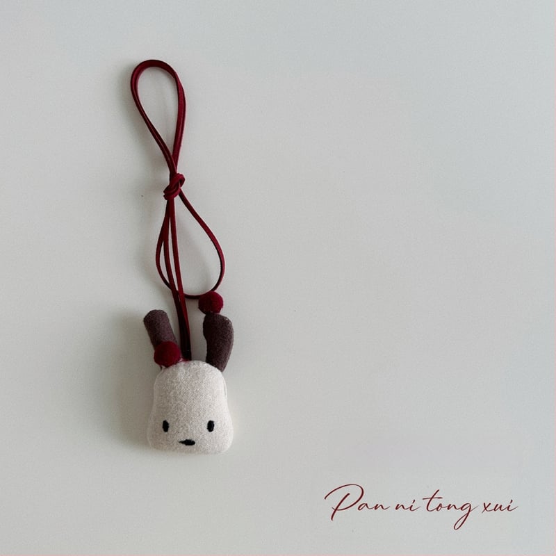 Bērnu kaklarota - rokām darināta, kokvilnas materiāls, karikatūras figūriņa ar 11 cm pagarināšanas ķēdi