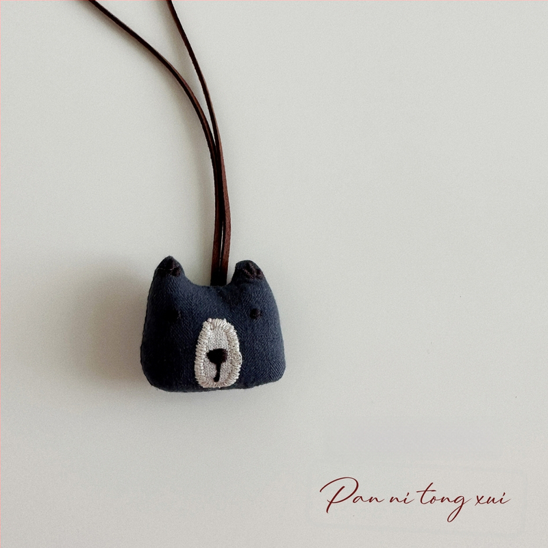 Bērnu kaklarota - rokām darināta, kokvilnas materiāls, karikatūras figūriņa ar 11 cm pagarināšanas ķēdi