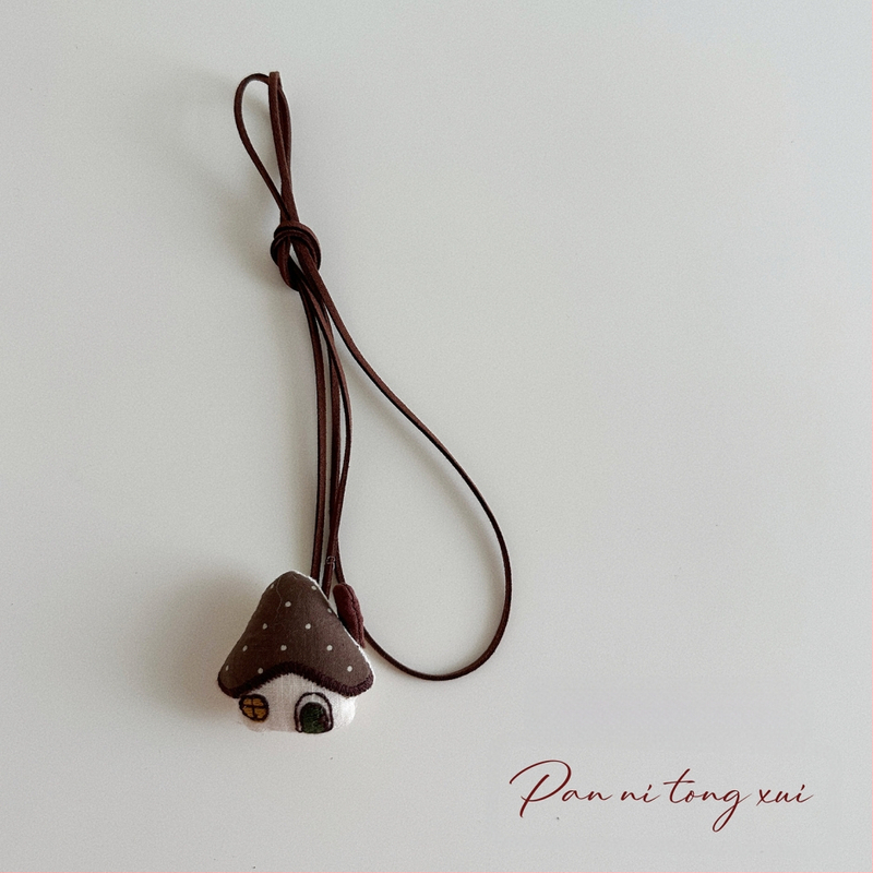 Bērnu kaklarota - rokām darināta, kokvilnas materiāls, karikatūras figūriņa ar 11 cm pagarināšanas ķēdi