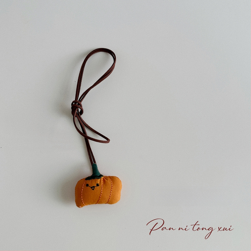 Bērnu kaklarota - rokām darināta, kokvilnas materiāls, karikatūras figūriņa ar 11 cm pagarināšanas ķēdi