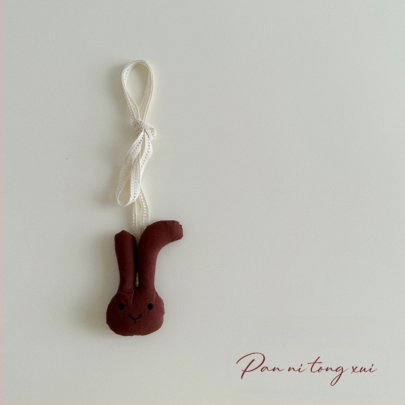 Bērnu kaklarota - rokām darināta, kokvilnas materiāls, karikatūras figūriņa ar 11 cm pagarināšanas ķēdi