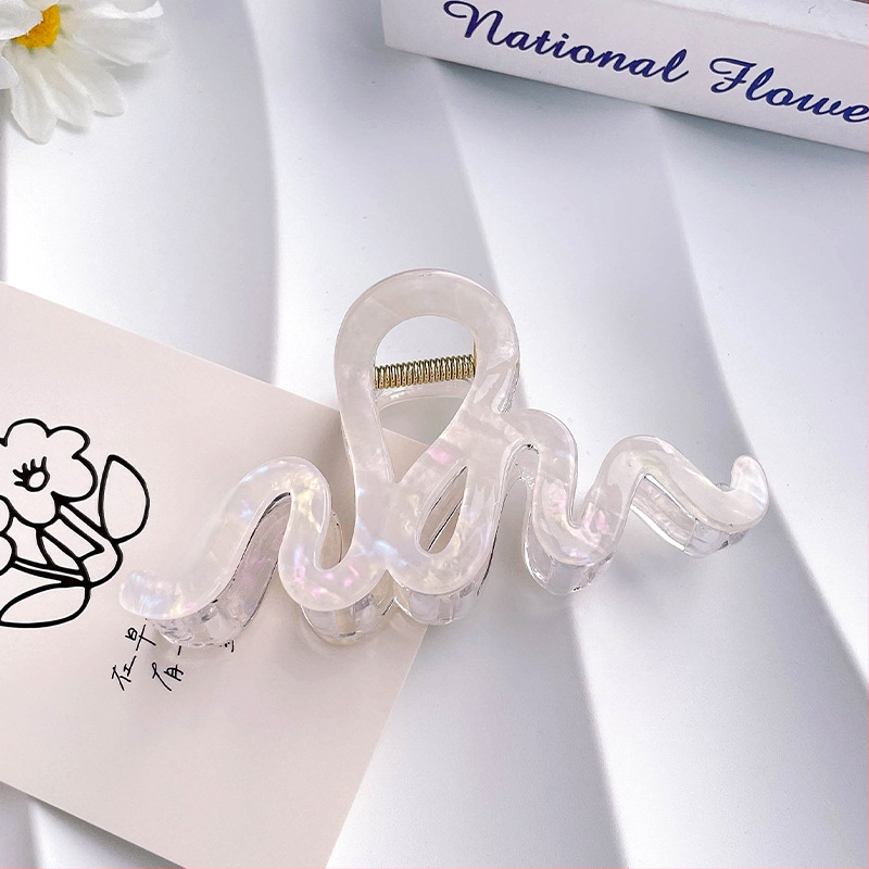 Щипка за коса с форма на акула, корейски стил; акрил; лепило; хващаща щипка; метално покритие; аксесоар за глава за жени; пролет 2025