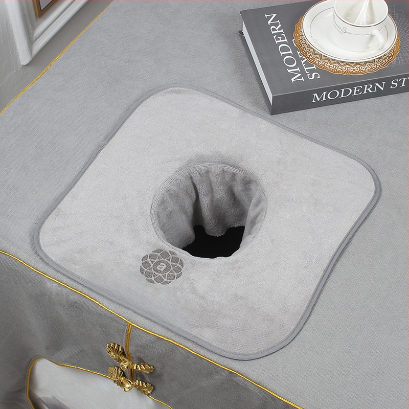 Masažo stalo rankšluostis su skylute, mikropluoštas 100D, svoris virš 200 g, siuvimas, pritaikymas