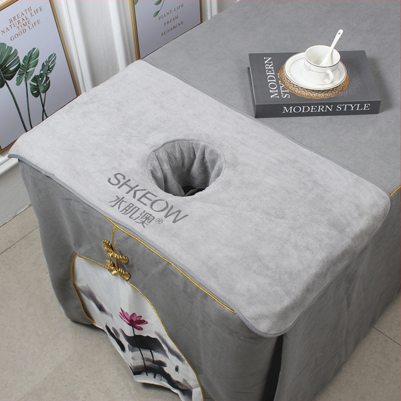 Masažo stalo rankšluostis su skylute, mikropluoštas 100D, svoris virš 200 g, siuvimas, pritaikymas