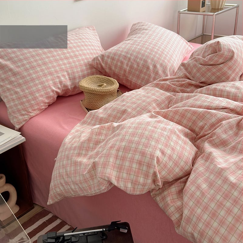 Keturių dalių patalynės komplektas iš 100% medvilnės, siūliniu dažymu, išplautas, languotas raštas