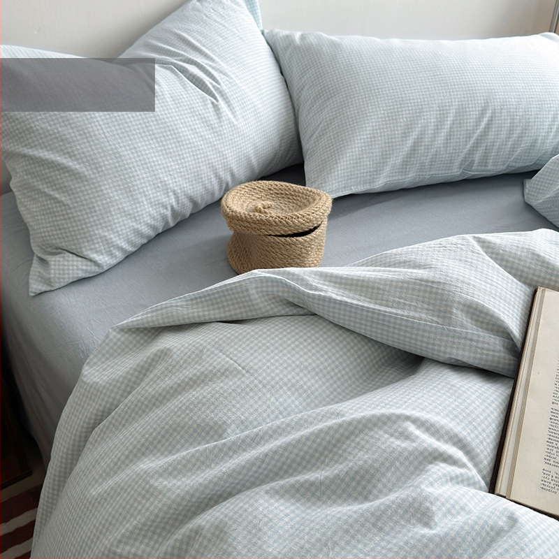 Keturių dalių patalynės komplektas iš 100% medvilnės, siūliniu dažymu, išplautas, languotas raštas