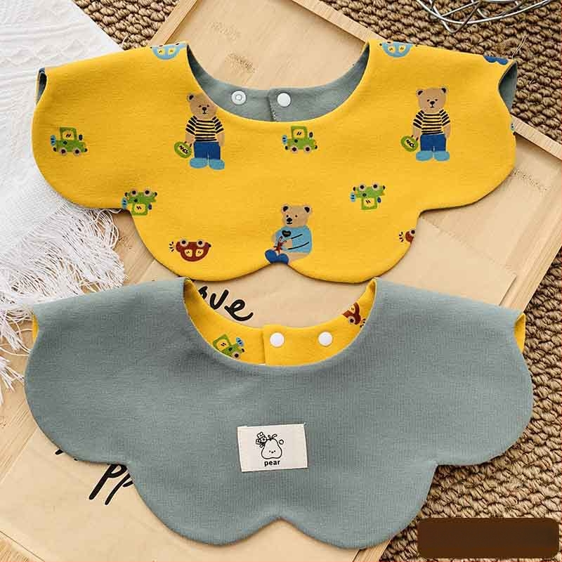 Medvilninė seilinė kūdikiams ir mažiems vaikams (1–3 metų) – dvipusis gėlių raštas, sugerianti