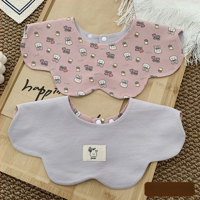 Medvilninė seilinė kūdikiams ir mažiems vaikams (1–3 metų) – dvipusis gėlių raštas, sugerianti