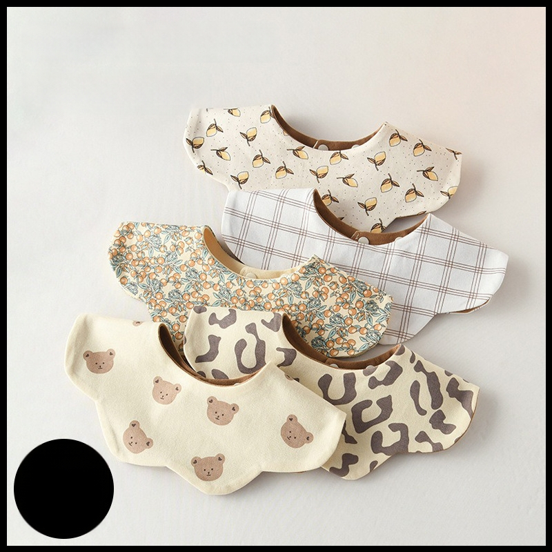 Trysluoksnė dvipusė kūdikio seilių servetėlė, sugerianti, skirta maitinimui