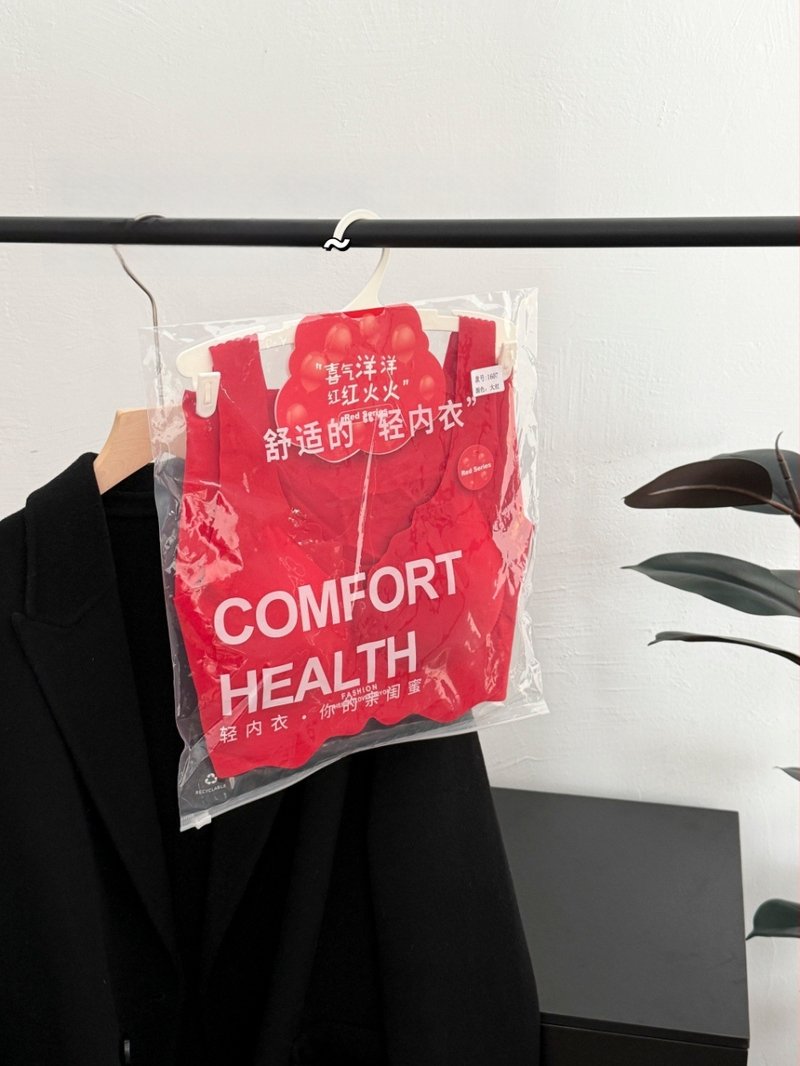 Moterų apatinių komplektas liemenėlio stiliaus, nailonas, 3/4 puodeliai, ploni formuojantys puodeliai, push-up efektas krūtinės formavimui, su krūties pagalvėlėmis