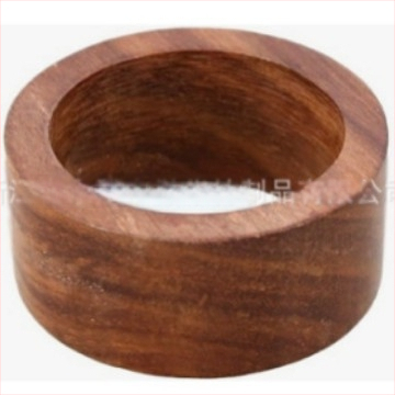 Puidust salvrätiku rõngas, kaasaegne lihtne stiil, viimistlus värvi või õliga, kohandatav pakend, logotüübi trükk