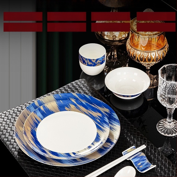 Hotellide lauanõude komplekt kaulporcelianist, Jingdezhenis, kuldne äär, 2 komplekti, sisaldab kausi, taldrikke, tasse, lusikaid, pulkade hoidjaid ja pulkasid