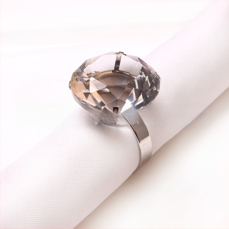 Salvrätiku rõngas suure diamentiga – roostevabast terasest, elektroplaadimine, kaasaegne minimalistlik stiil, logotüüp trükitud