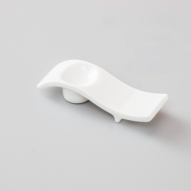 Portselanist söögipulgade hoidja ja lusika aluse hoidja, kahekordne kasutus, glasuuritud pind, hotellide laua dekoratsioon