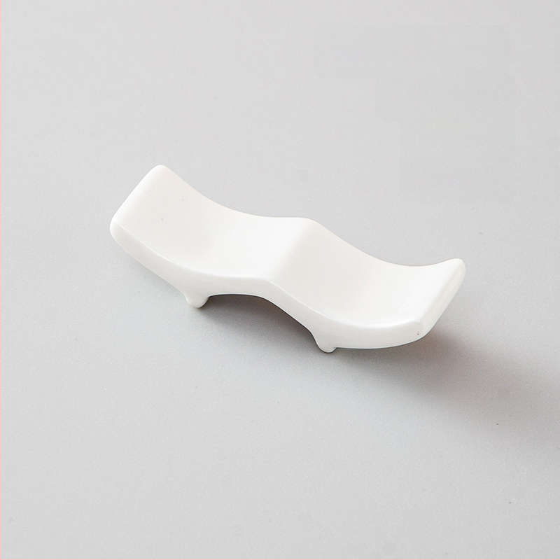 Portselanist söögipulgade hoidja ja lusika aluse hoidja, kahekordne kasutus, glasuuritud pind, hotellide laua dekoratsioon