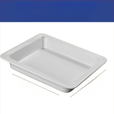 Portselani buffee soojendamise komplekt – ristkülikukujulised portsjonikausid ja apvalused keramist taldrikud hotellitoidulauale