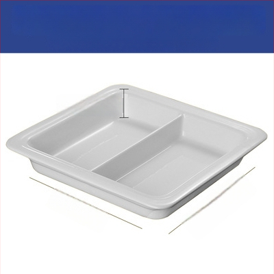 Portselani buffee soojendamise komplekt – ristkülikukujulised portsjonikausid ja apvalused keramist taldrikud hotellitoidulauale