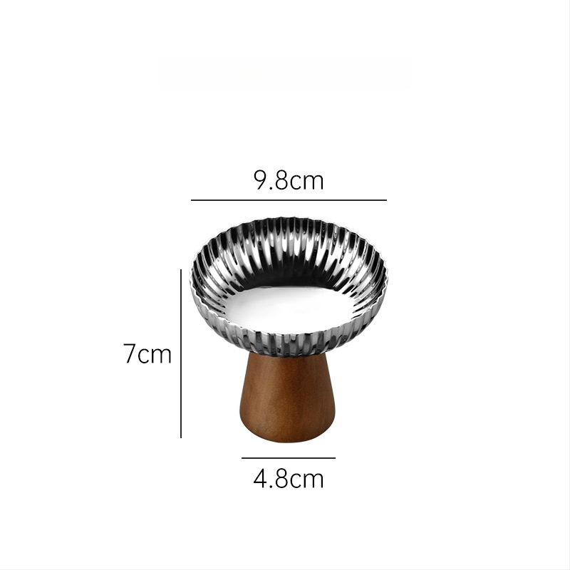 Roostevabast terasest magustoidukausid hotellilauale, peegelpolijst viimistlus, kerge luksus stiil