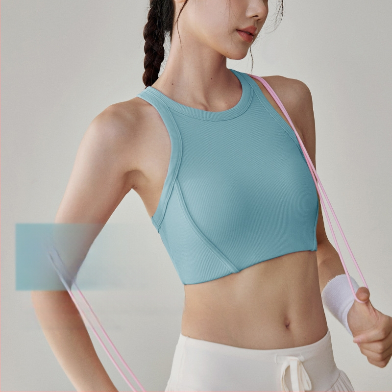 ŠOkui atsparus sportinis liemenėlė bėgimui ir jogai – vest stiliaus, kvėpuojanti – Pagrindinė medžiaga: nailonas 80% / įdėjų spandeks 20% – pilnos formos puodeliai su plonais formuojamais puodeliais – fiksuoti dvigubi petnešos – tinka bėgimui, fitnesui, Pi