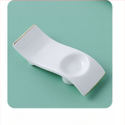 Portselanist vardake ja lusikate hoidik hotellilauadele — kauluportselan, glasuurpind, kerge luksus stiil, kohandatav logoga